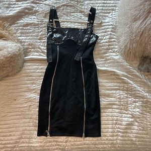 Black zipper with leather like detail